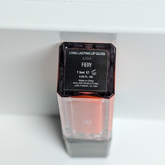RealHer Long Lasting Lip Gloss Fiery (New) - Picture 2 of 4